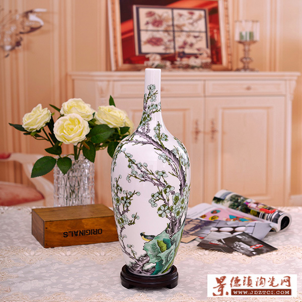景德鎮(zhèn)陶瓷花瓶擺件工藝品 春信梅花圖瓷器現代簡約裝飾禮品
